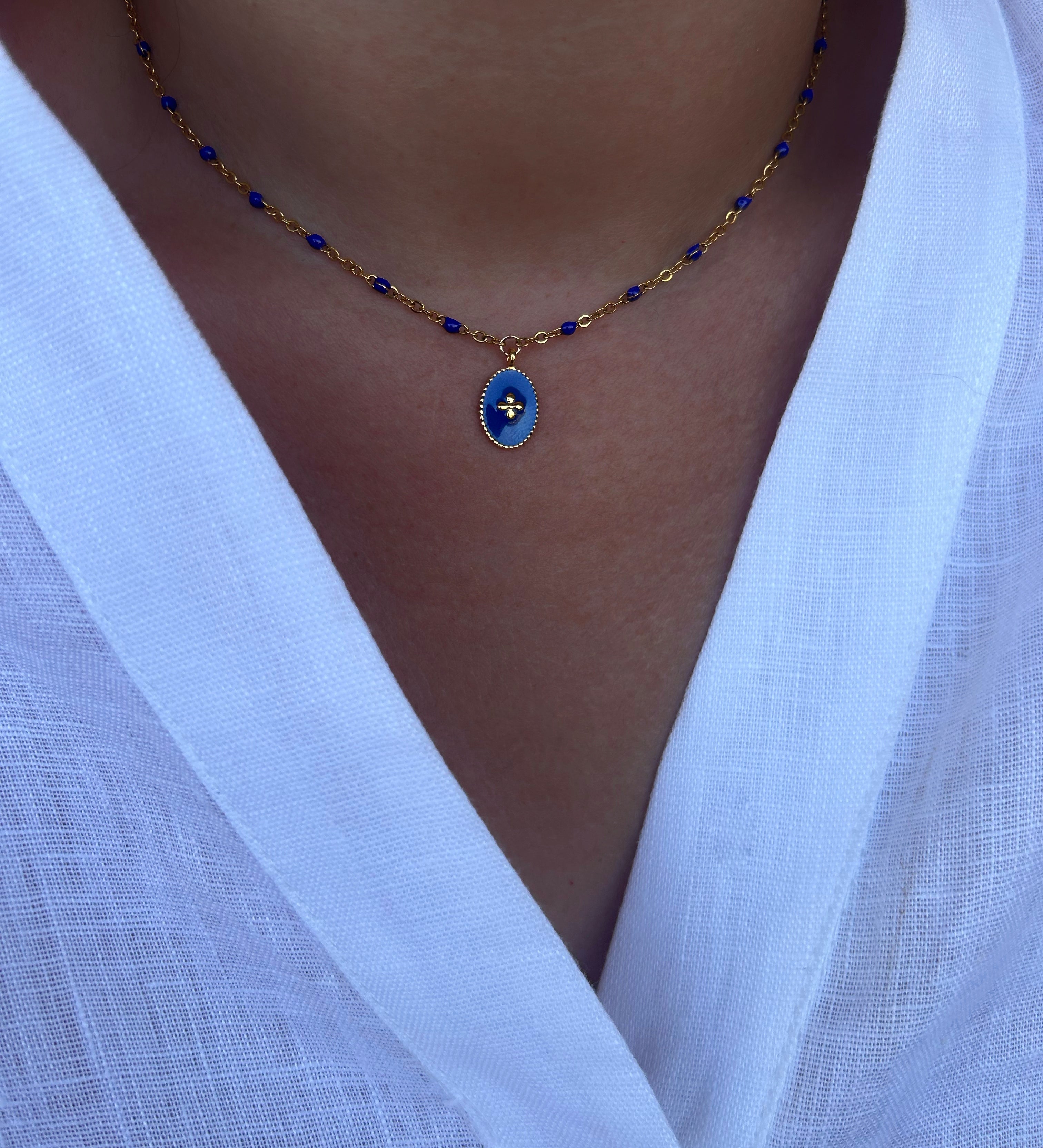 COLLIER DIVINE