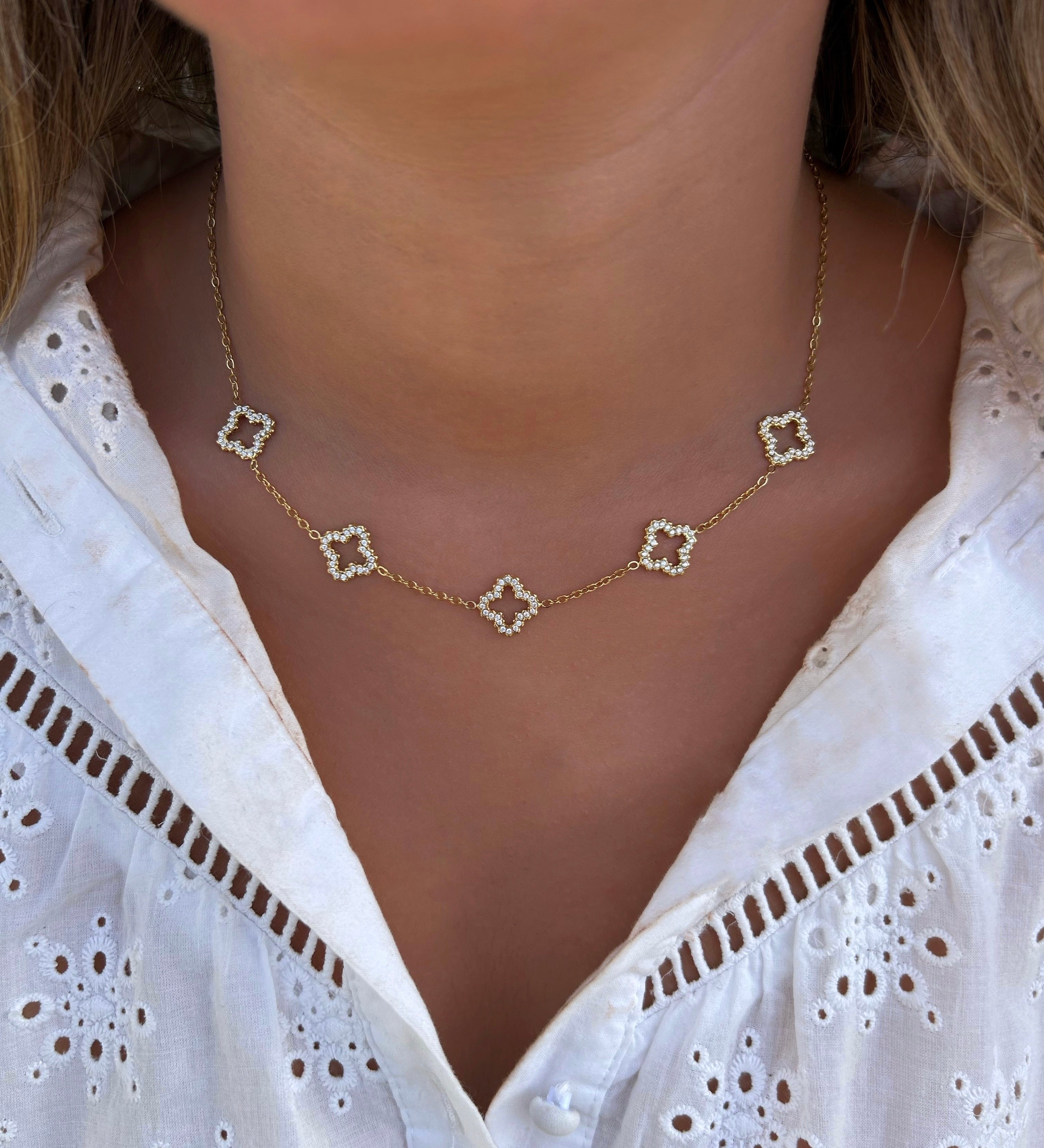 COLLIER INES